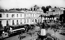 Maison-Carree-Mairie-PlaceZEvaco