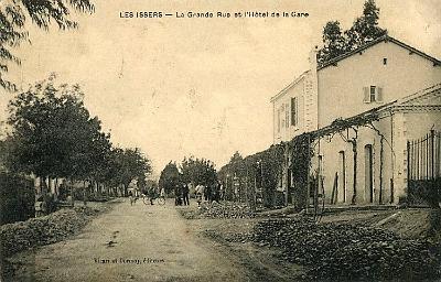 Les-Issers-GdeRue-HotelGare